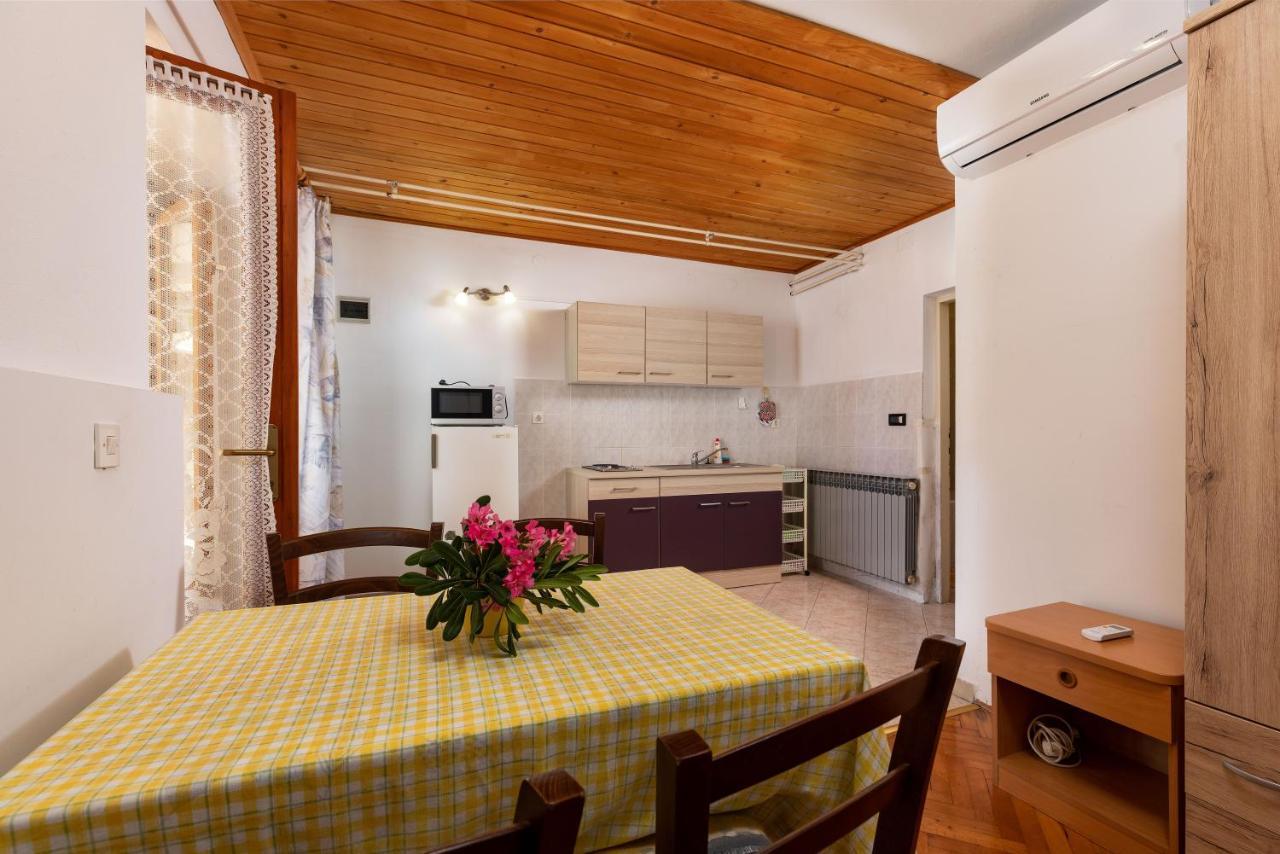 Apartments And Room Pergola Rovinj Exterior foto