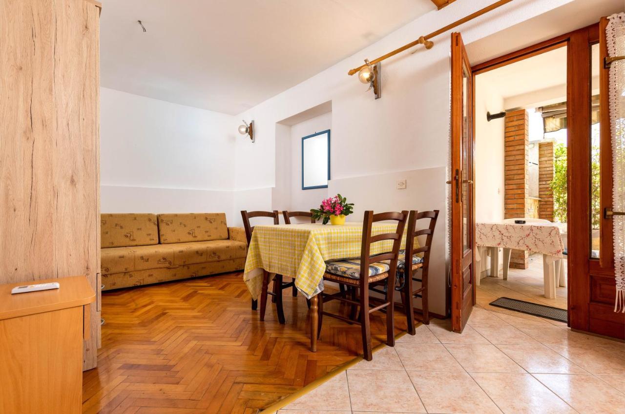 Apartments And Room Pergola Rovinj Exterior foto