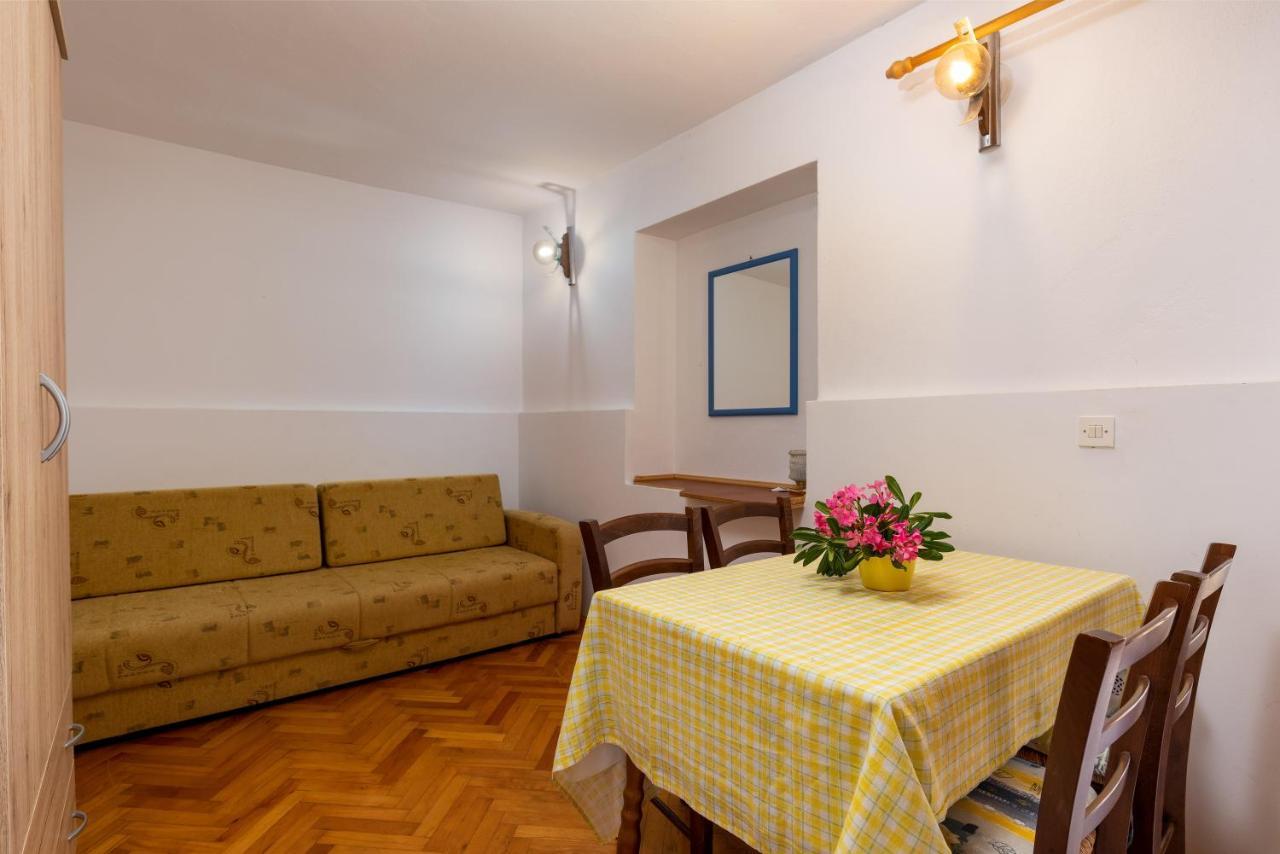 Apartments And Room Pergola Rovinj Exterior foto