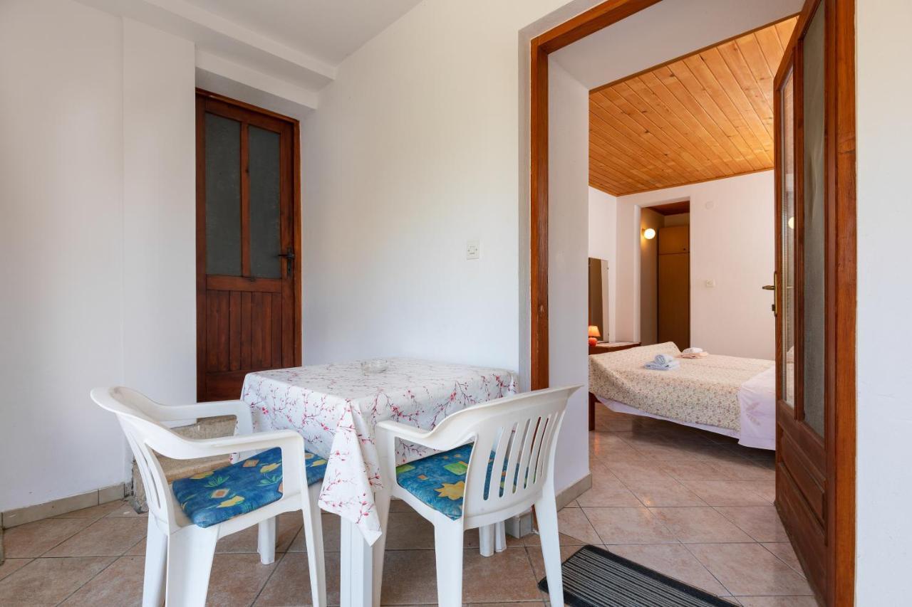 Apartments And Room Pergola Rovinj Exterior foto
