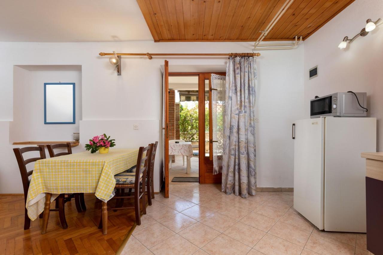 Apartments And Room Pergola Rovinj Exterior foto