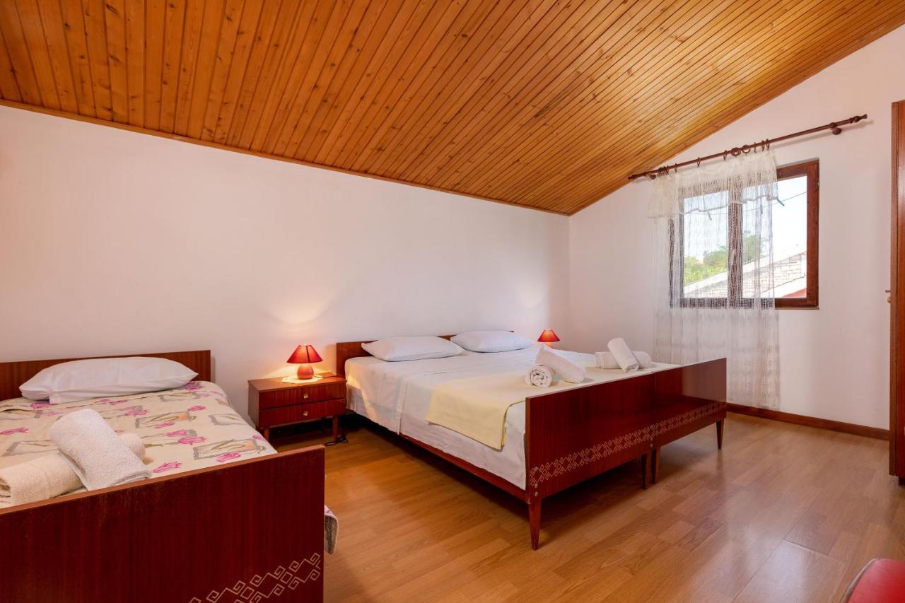Apartments And Room Pergola Rovinj Exterior foto