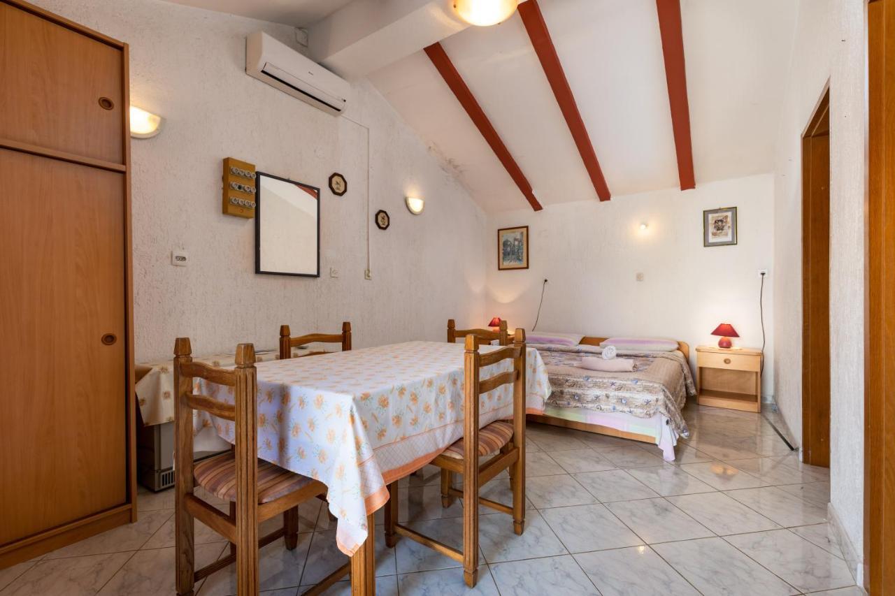 Apartments And Room Pergola Rovinj Exterior foto