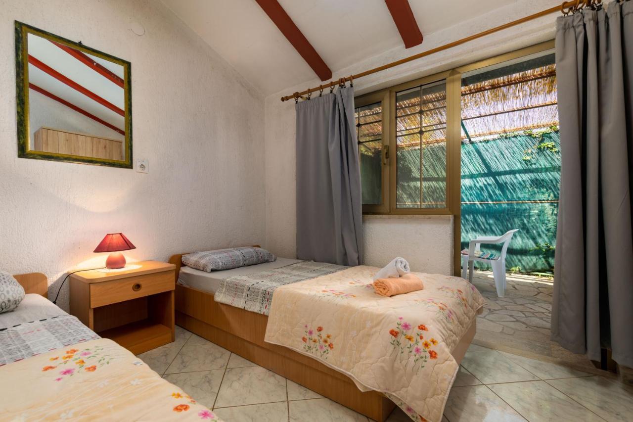 Apartments And Room Pergola Rovinj Exterior foto